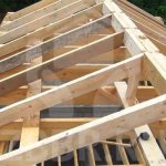 Крыша из бруса подходит для домов из любых материалов