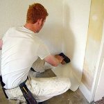 Оклейка угла комнаты обоями